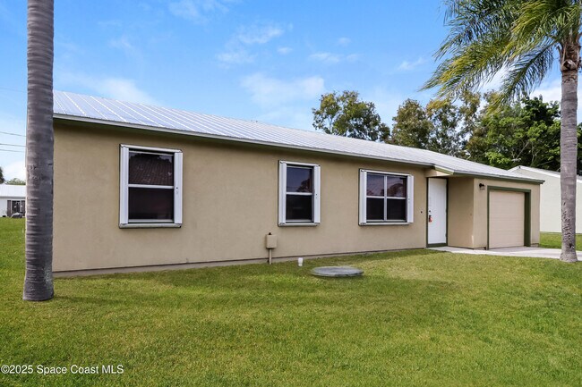 2252 SE Berkshire Blvd in Port St. Lucie, FL - Building Photo - Building Photo
