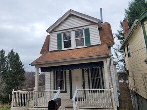 2124 Peekskill St in Pittsburgh, PA - Building Photo - Building Photo