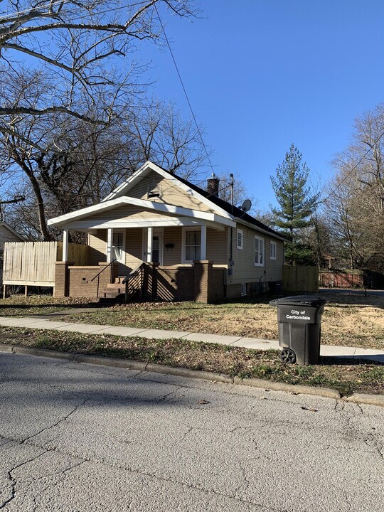 504 S Forest Ave in Carbondale, IL - Building Photo