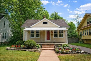 228 E Cambourne St in Ferndale, MI - Building Photo