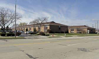 Villa Nova Apartments in Kenosha, WI - Building Photo