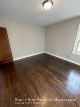 3614 Lynnfield Rd, Unit UP in Shaker Heights, OH - Foto de edificio - Building Photo