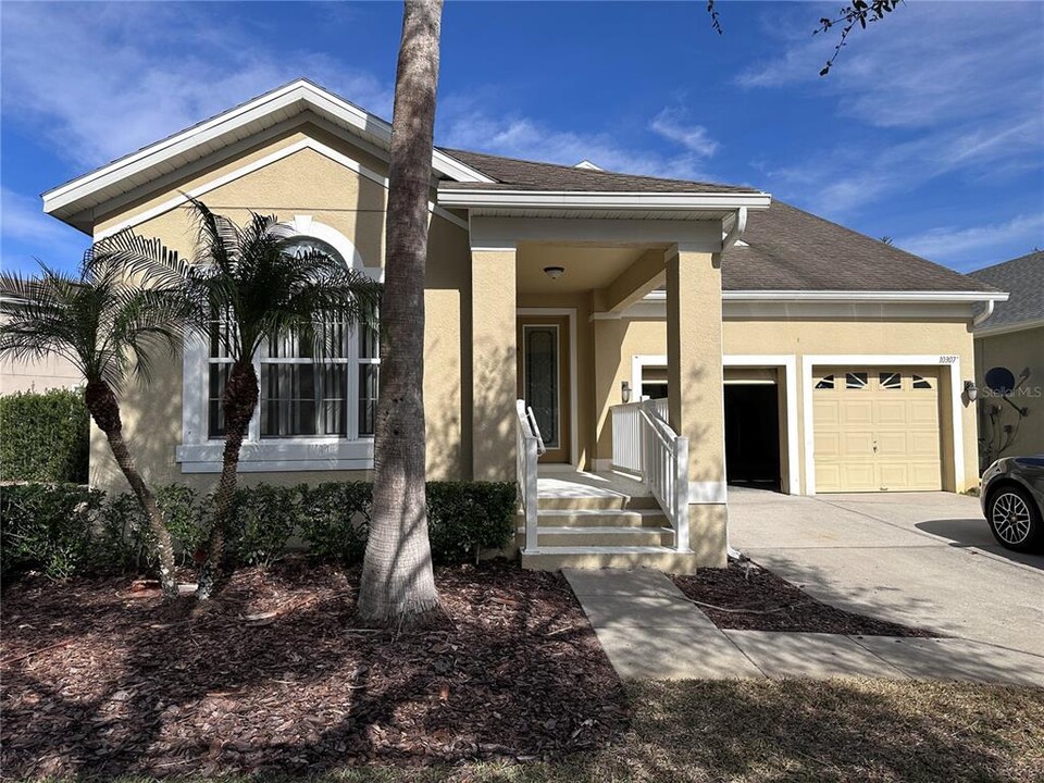 10307 Woodward Winds Dr in Orlando, FL - Building Photo