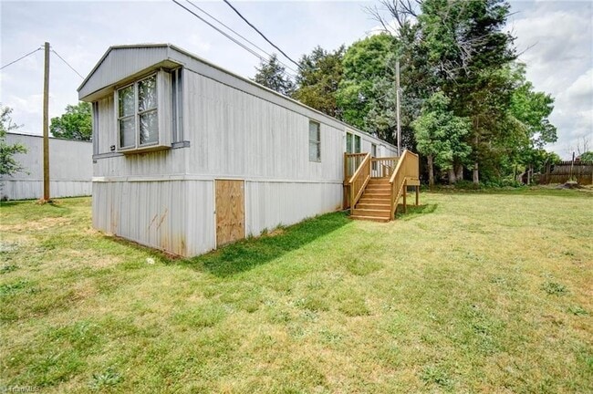 7112 Prospect Church Rd in Thomasville, NC - Foto de edificio - Building Photo