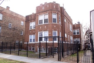 5121 W Agatite Ave in Chicago, IL - Foto de edificio - Building Photo