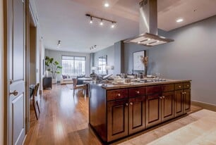 7 Riverway in Houston, TX - Building Photo