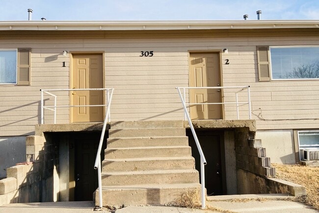 property at 305 E Grandview Dr