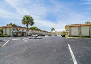 923 22nd Pl, Unit 112 in Vero Beach, FL - Building Photo