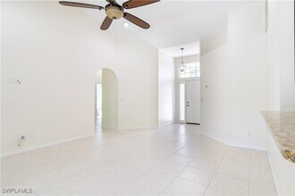687 Melville Ct, Unit 11 in Naples, FL - Building Photo - Building Photo