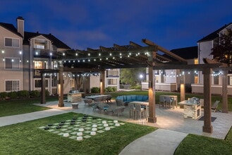 Crow Canyon in San Ramon, CA - Foto de edificio - Building Photo