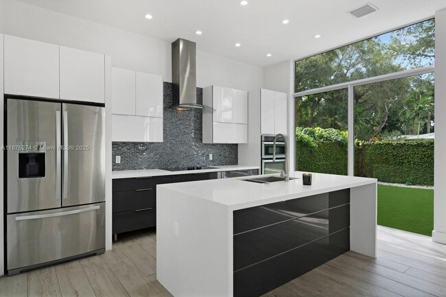 5720 SW 24th St in Miami, FL - Building Photo - Building Photo