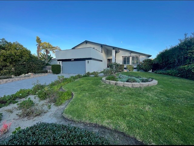 13161 Shalimar Pl in Del Mar, CA - Building Photo