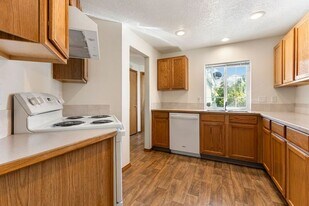 3947 SE 24th Terrace in Gresham, OR - Building Photo