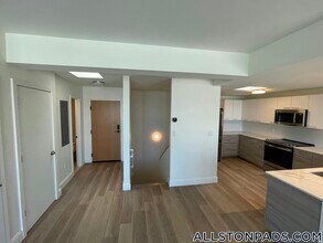 1079 Commonwealth Ave, Unit 529 in Boston, MA - Building Photo - Building Photo