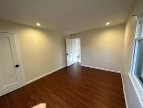 1127 E Gutierrez St in Santa Barbara, CA - Foto de edificio - Building Photo