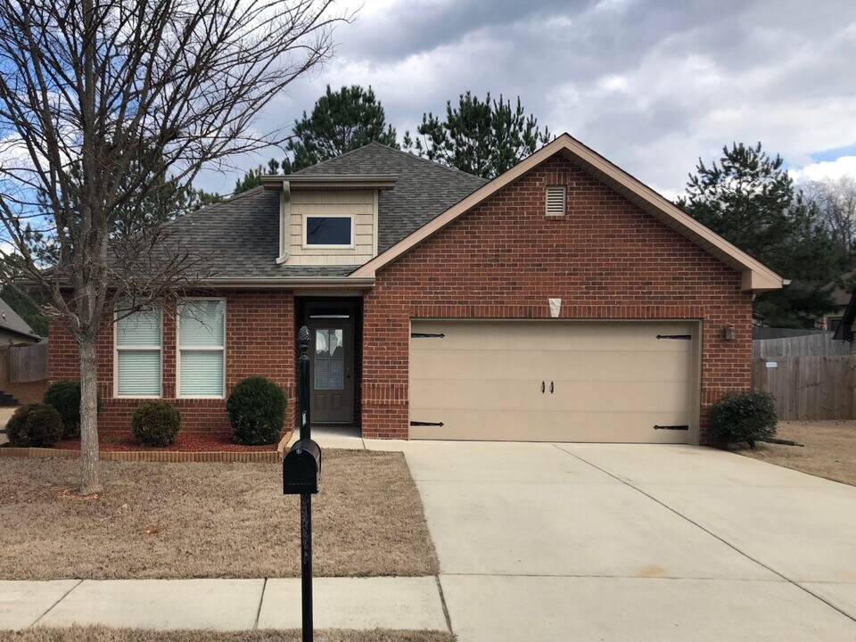 2405 Folsom St in Moody, AL - Foto de edificio