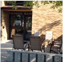 Pioneer Manor in Geneva, NE - Foto de edificio - Building Photo