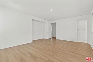 20723 Deer Grass Ct in Los Angeles, CA - Building Photo