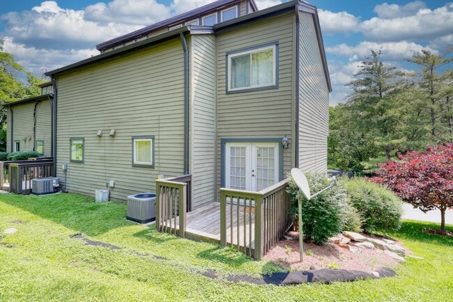 property at 215 Summit Ridge Dr
