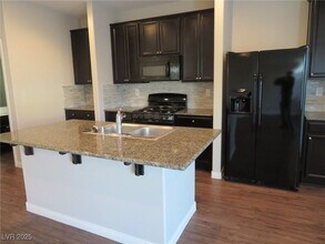 8674 Tara Hill Ave in Las Vegas, NV - Building Photo - Building Photo