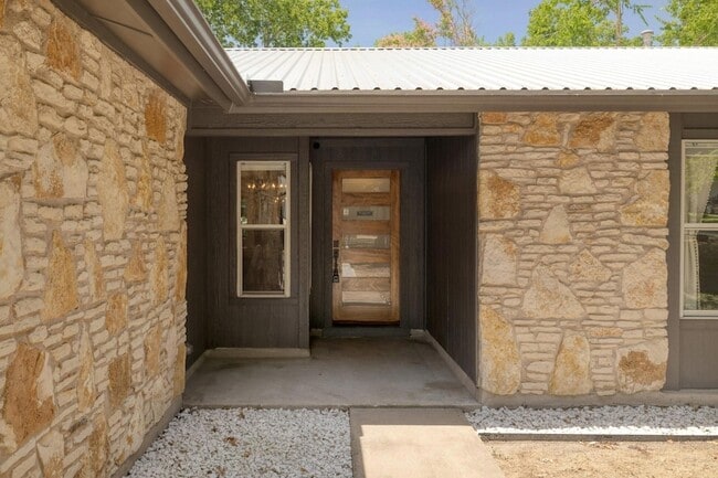 2205 Trede Dr in Austin, TX - Foto de edificio - Building Photo