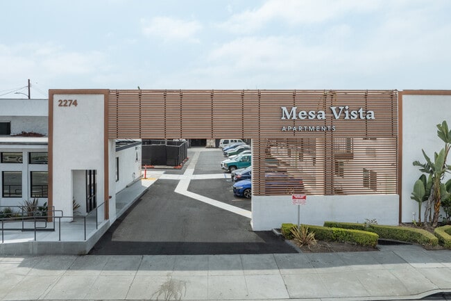 Mesa Vista Apartments in Costa Mesa, CA - Building Photo - Building Photo