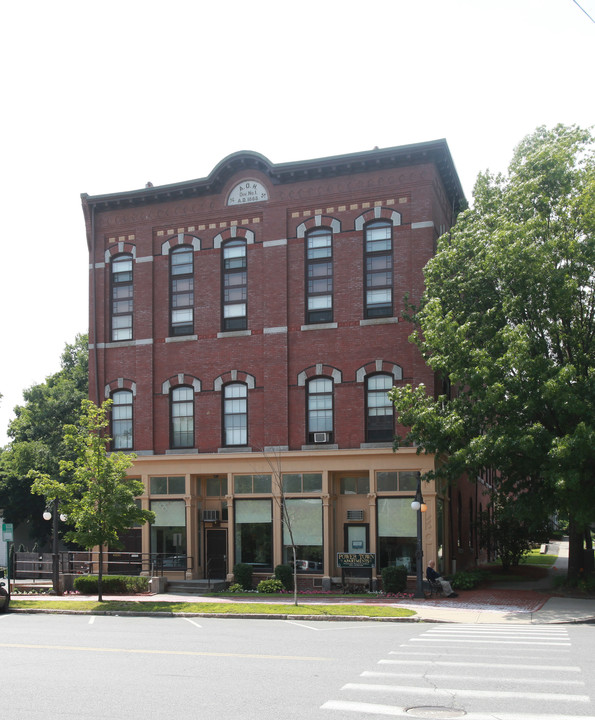 Power Town Apartments in Turners Falls, MA - Foto de edificio