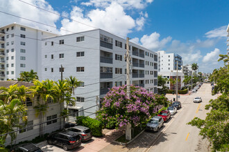 Lincoln Plaza in Miami Beach, FL - Building Photo - Building Photo