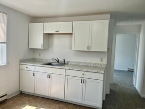 51 Windham Ave-Unit -3 in Colchester, CT - Building Photo - Building Photo