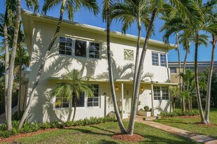 3705 Ponce de Leon Blvd, Unit #2 in Coral Gables, FL - Building Photo