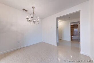 54 Oak St in Middletown, CT - Building Photo - Building Photo