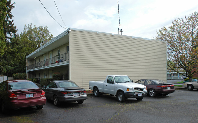 193 E Vine St in Lebanon, OR - Building Photo - Building Photo