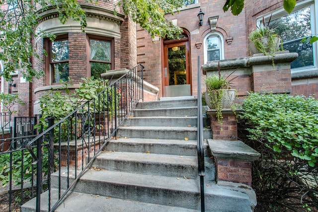 property at 4055 N Sheridan Rd