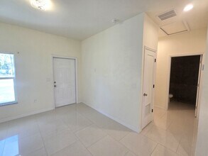 922 Barcelona St E in Lehigh Acres, FL - Building Photo - Building Photo