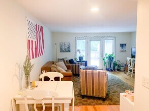 31 Bedford Ct in Amherst, MA - Building Photo - Building Photo