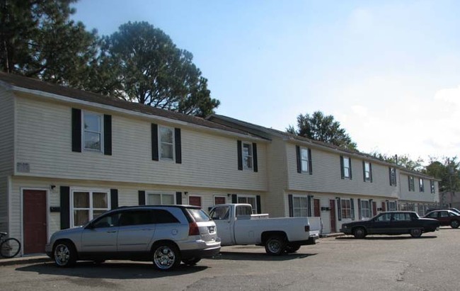 Fountain View Apartments in Elizabeth City, NC - Building Photo - Building Photo