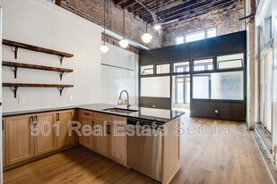 124 Monroe Ave in Memphis, TN - Building Photo