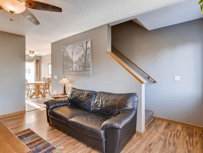 15587 Flight Way in Apple Valley, MN - Building Photo - Building Photo