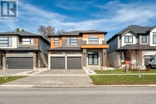 2403 Tokala Trl in London, ON - Building Photo