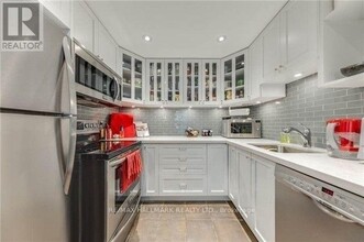 80-PH880 Charles St E in Toronto, ON - Building Photo - Building Photo