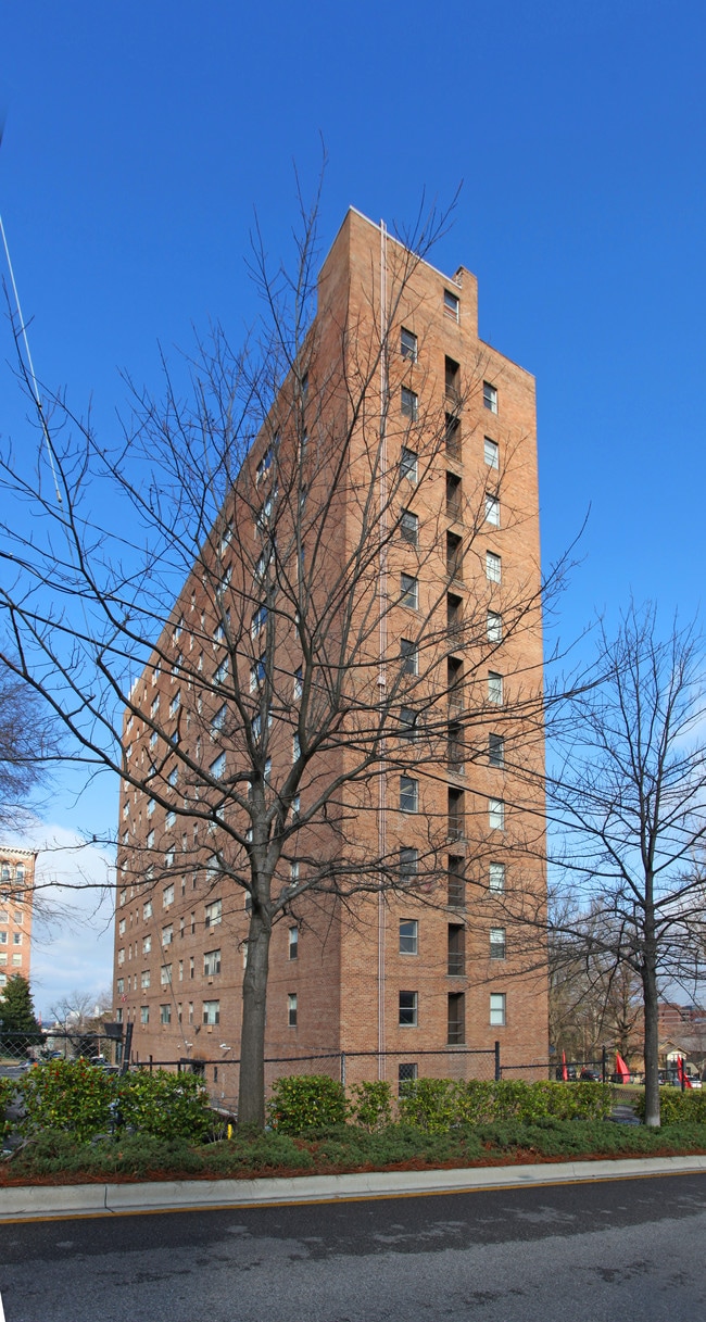 Highland Towers in Birmingham, AL - Foto de edificio - Building Photo