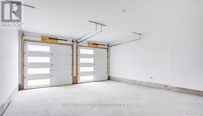 property at 32 Sparrow Wy
