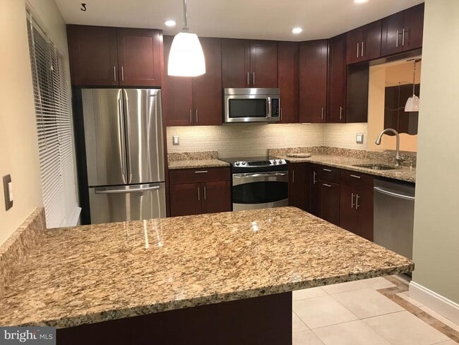 10354 College Square in Columbia, MD - Building Photo - Building Photo