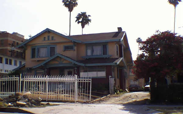 936 Elden Ave in Los Angeles, CA - Building Photo - Building Photo