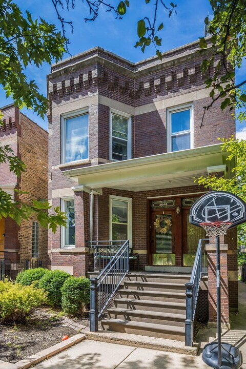 3648 N Bell Ave in Chicago, IL - Building Photo
