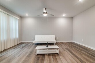 5705 Breland St-Unit -B in Houston, TX - Building Photo - Building Photo