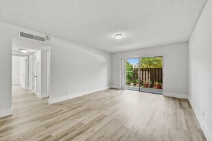 13730 SW 90th Ave in Miami, FL - Building Photo