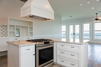 2612 Todville Rd in Seabrook, TX - Building Photo - Building Photo