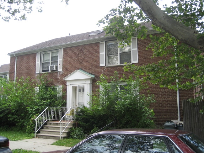 40-06 191st St in Flushing, NY - Foto de edificio - Building Photo