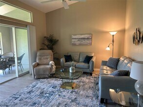 6713 Stone River Rd, Unit 202 in Bradenton, FL - Foto de edificio - Building Photo